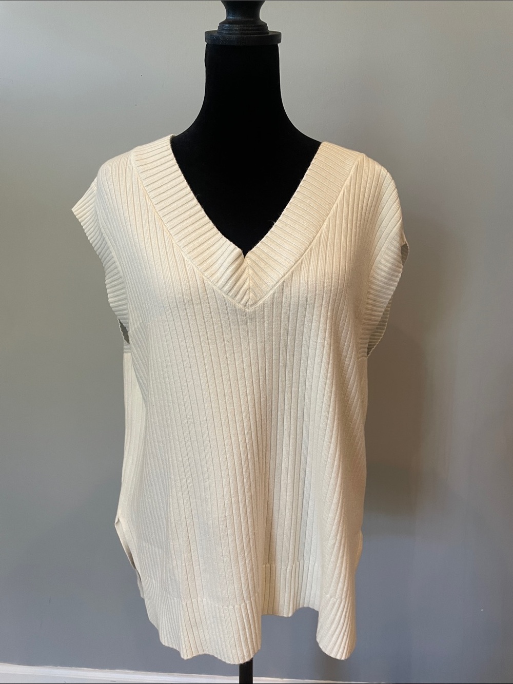 Women's Cream Ribbed V-Neck sleeveless Sweater
